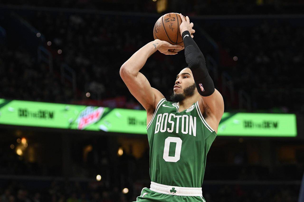 开云平台-波士顿凯尔特人今夜单刀错失,志在NBA常规赛名次提升,球迷炸锅,医务组通报恢复的简单介绍