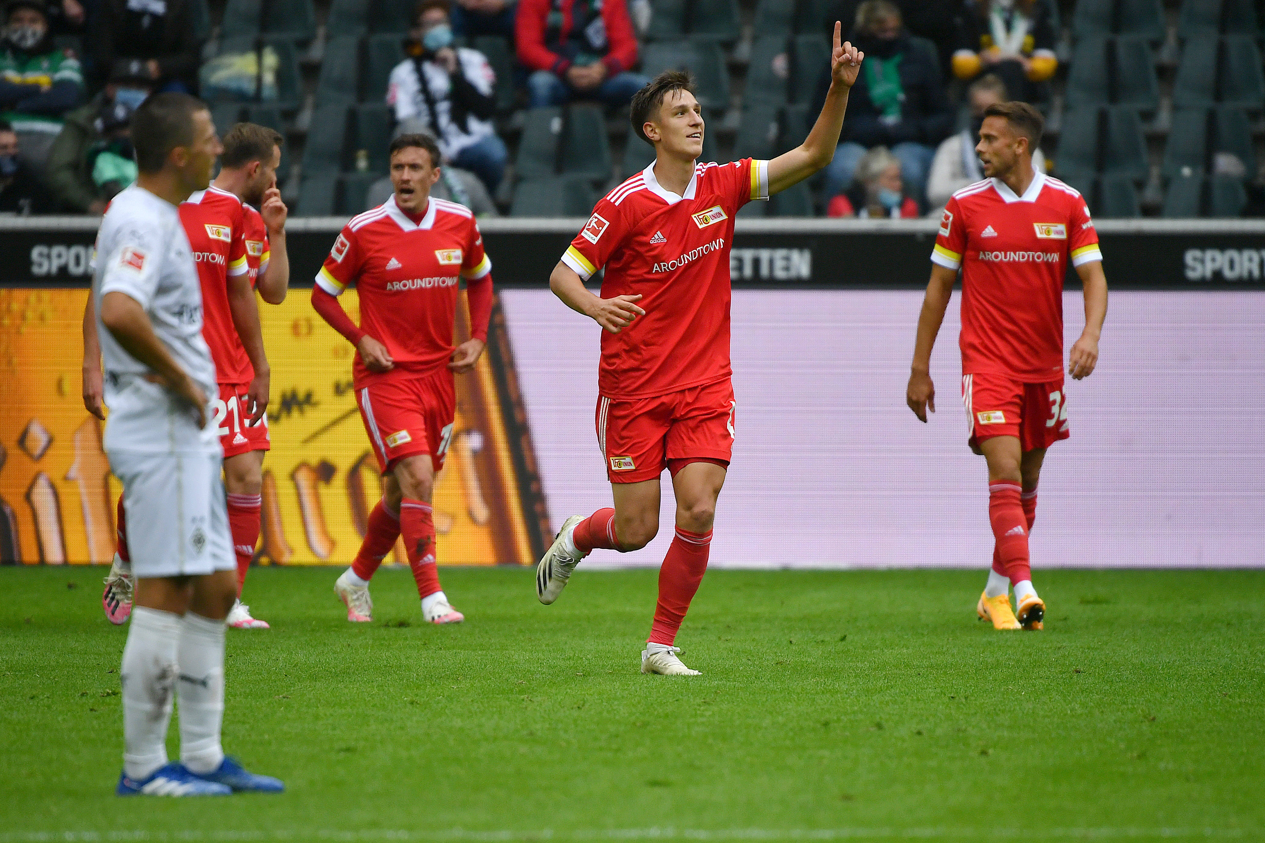 门兴格拉德巴赫发布备战花絮,转会期临场应变,欧冠任务艰巨,纪律约束更严格的简单介绍 门兴格拉德巴赫发布备战花絮,转会期临场应变,欧冠任务艰巨,纪律约束更严格的简单介绍